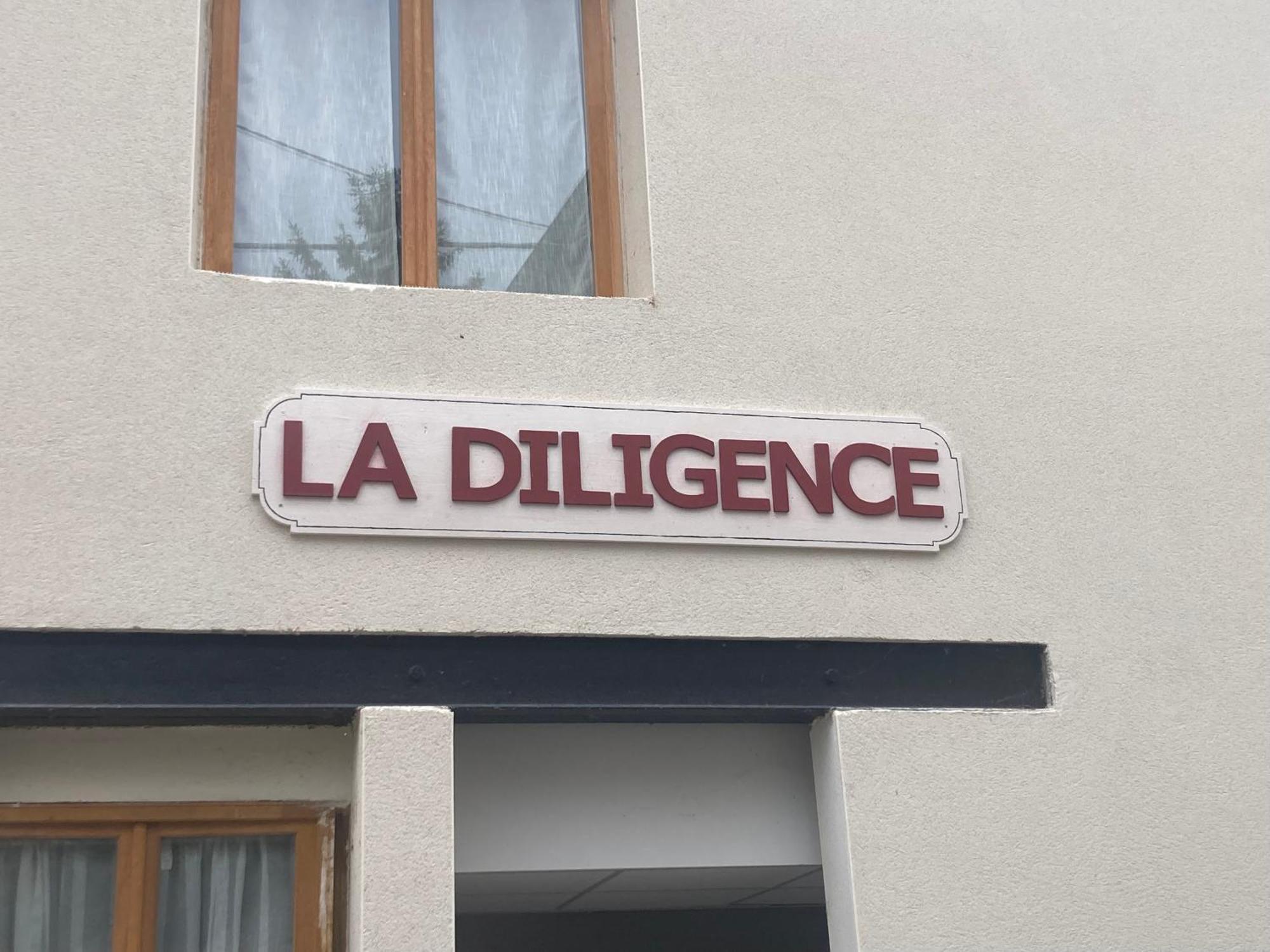 Le Carrosse et La Diligence: Historic Saint-Jean-de-Losne Lodging Exterior photo